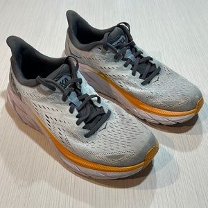 Men’s Hoka One One Clifton’s 8. Size 9D.